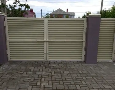 Распашные ворота с автоматикой в Екатеринбурге под ключ
