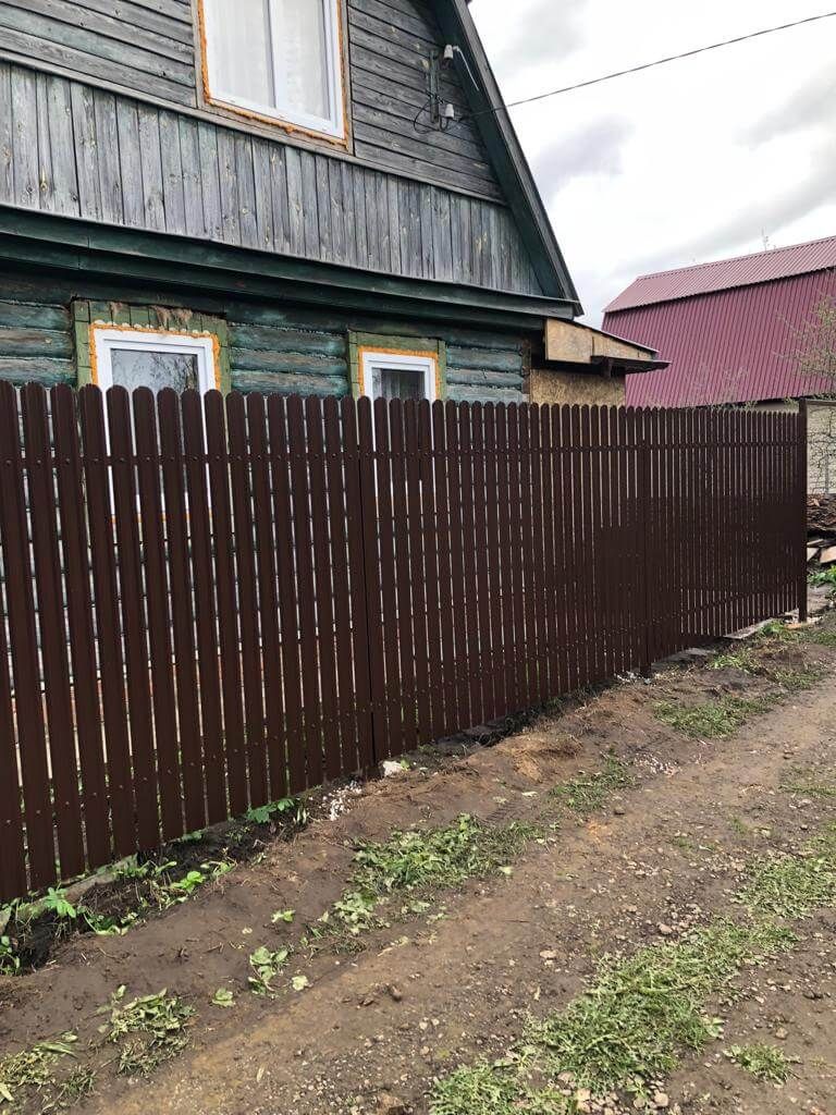 Забор из штакетника ЭКО-М 22м RAL8017/8017 Шоколад двусторонний в Екатеринбурге