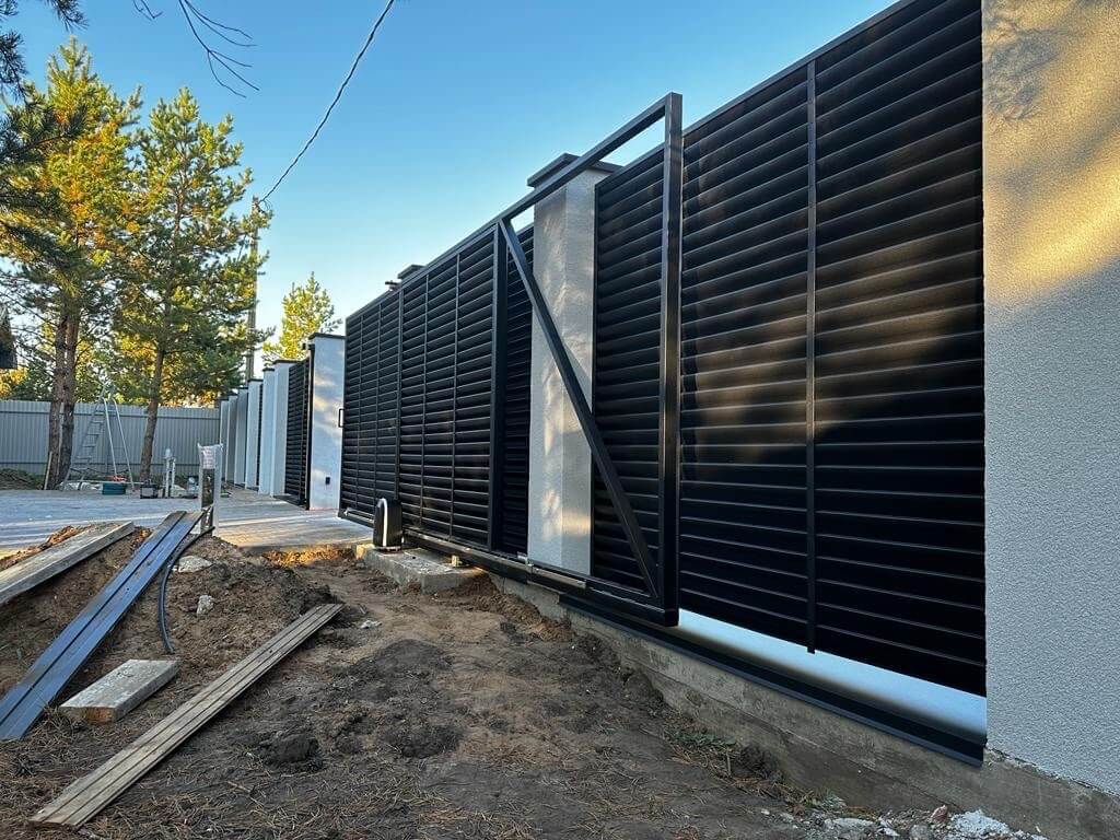 Забор-жалюзи 18м RAL9005/9005 Черный двухсторонний МАТТЕ фото 1 в Екатеринбурге