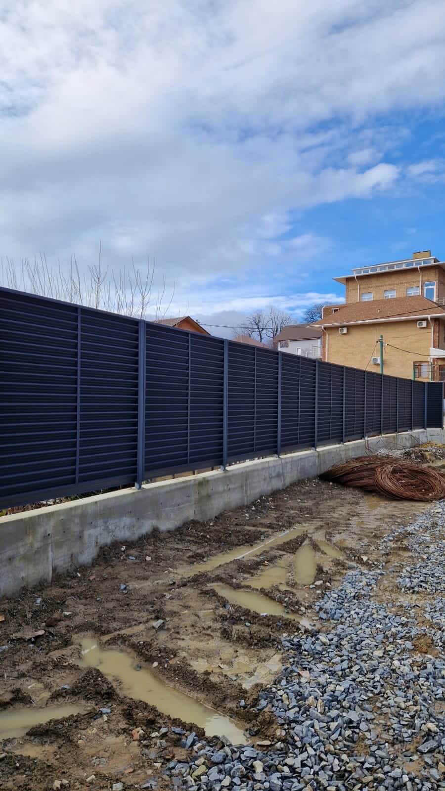 Забор-жалюзи из ламелей ЭКО-Z усиленных 87м RAL7024 Серый Графит матовый фото 6 в Екатеринбурге