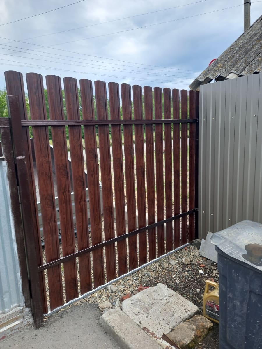 Забор из евроштакетника 2м Античный Дуб SteelArt двусторонний фото 1 в Екатеринбурге