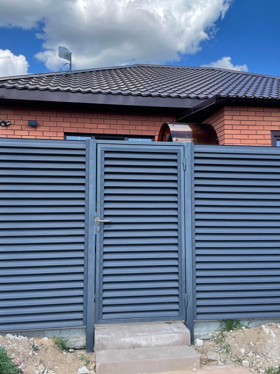 Забор из ламелей еврожалюзи 24м RAL7024 Серый Графит МАТТЕ фото 2 в Екатеринбурге