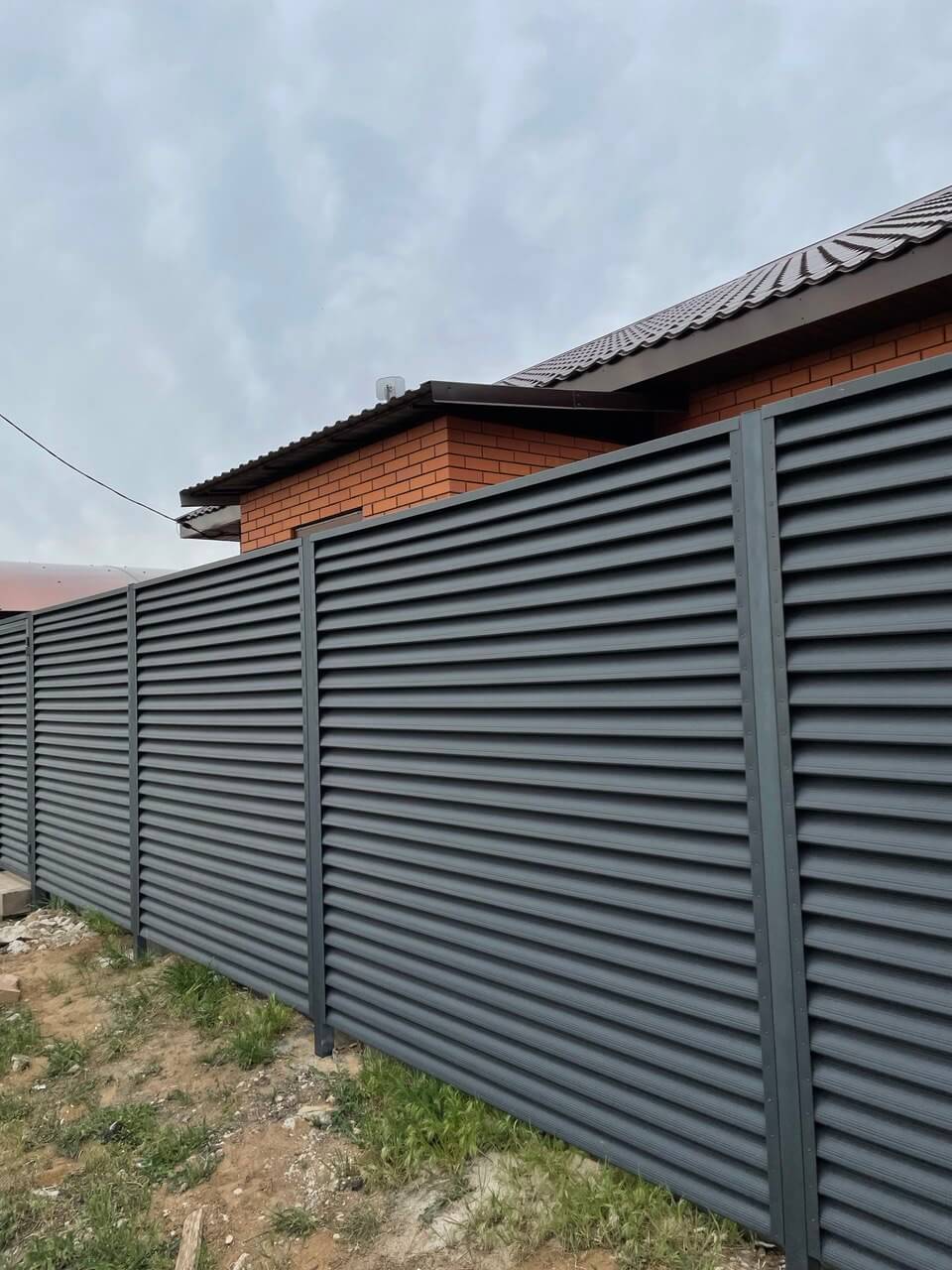 Забор из ламелей еврожалюзи 24м RAL7024 Серый Графит МАТТЕ в Екатеринбурге