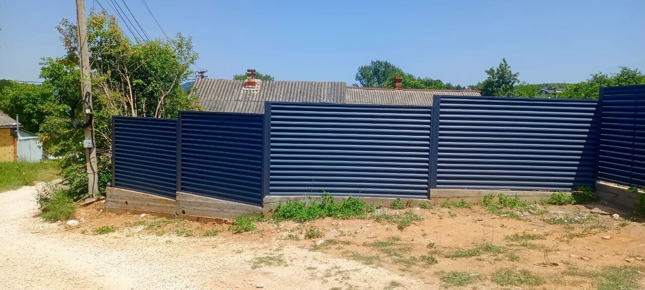 Забор-жалюзи из ламелей Еврожалюзи 53м RAL7024 Серый Графит МАТТЕ фото 6 в Екатеринбурге