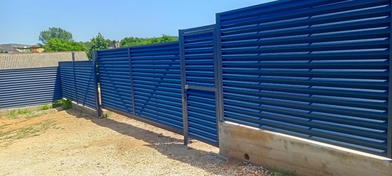 Забор-жалюзи из ламелей Еврожалюзи 53м RAL7024 Серый Графит МАТТЕ фото 15 в Екатеринбурге