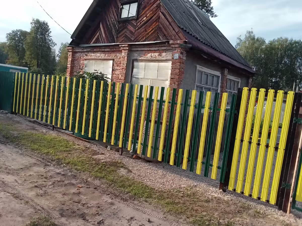 Забор из евроштакетника 13м RAL1018 Желтый фото 1 в Екатеринбурге
