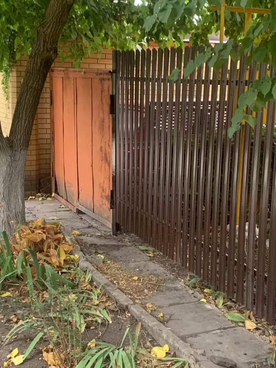 Забор из евроштакетника 15м RAL8017/8017 Шоколад двусторонний фото 1 в Екатеринбурге