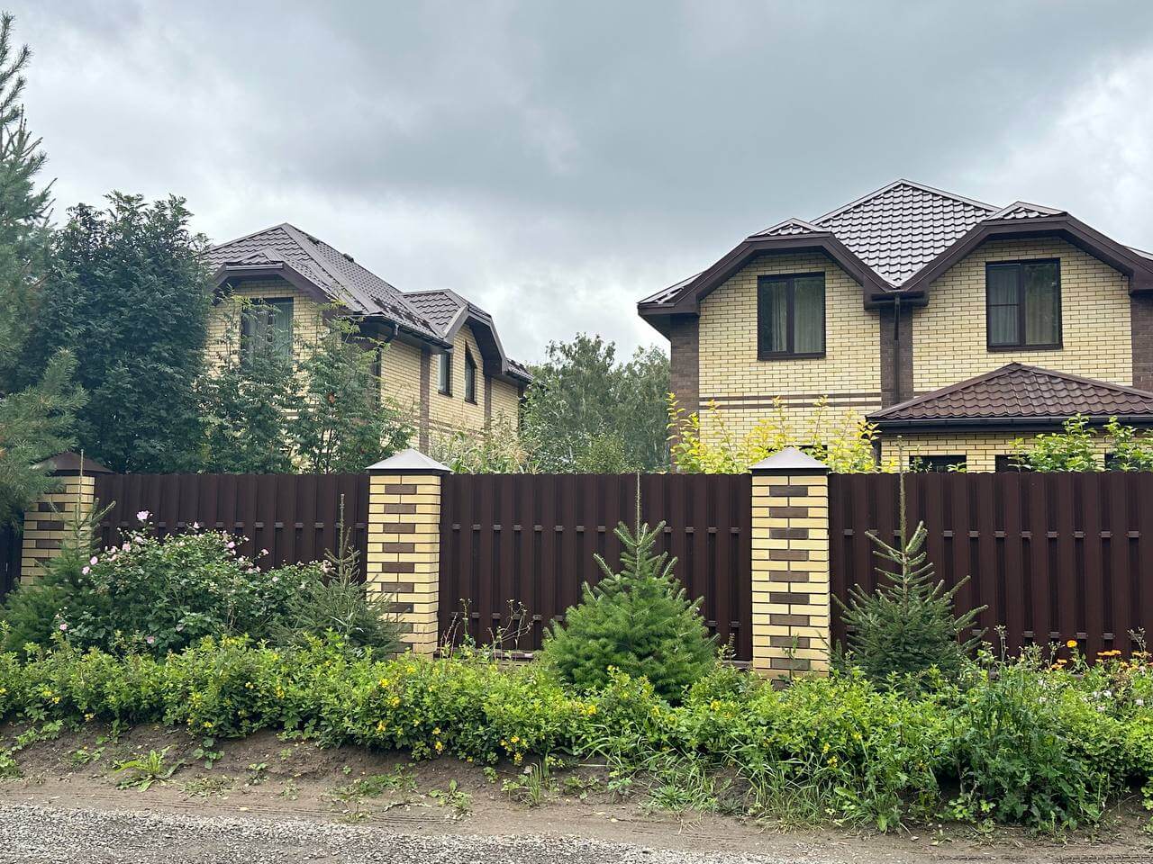 Забор из евроштакетника 24м RAL8017/8017 Шоколад двусторонний фото 1 в Екатеринбурге