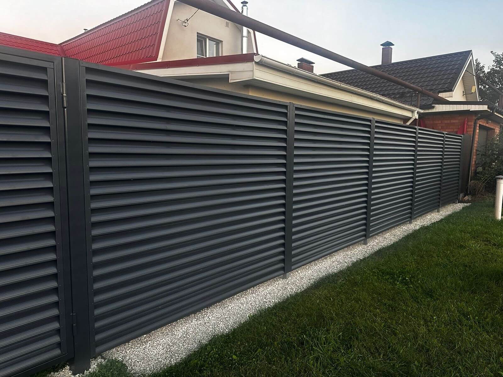 Забор из ламелей Еврожалюзи 26м RAL7024/7024 Серый Графит двусторонний фото 3 в Екатеринбурге