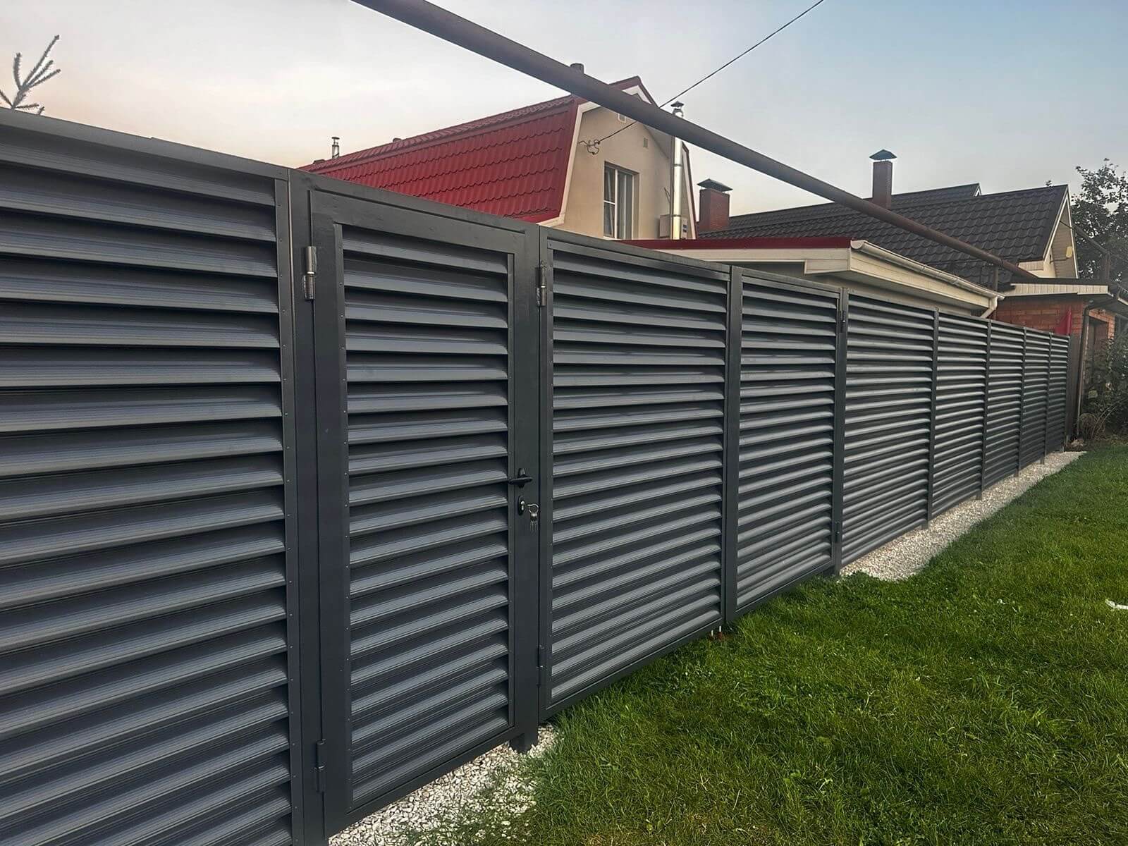 Забор из ламелей Еврожалюзи 26м RAL7024/7024 Серый Графит двусторонний фото 1 в Екатеринбурге