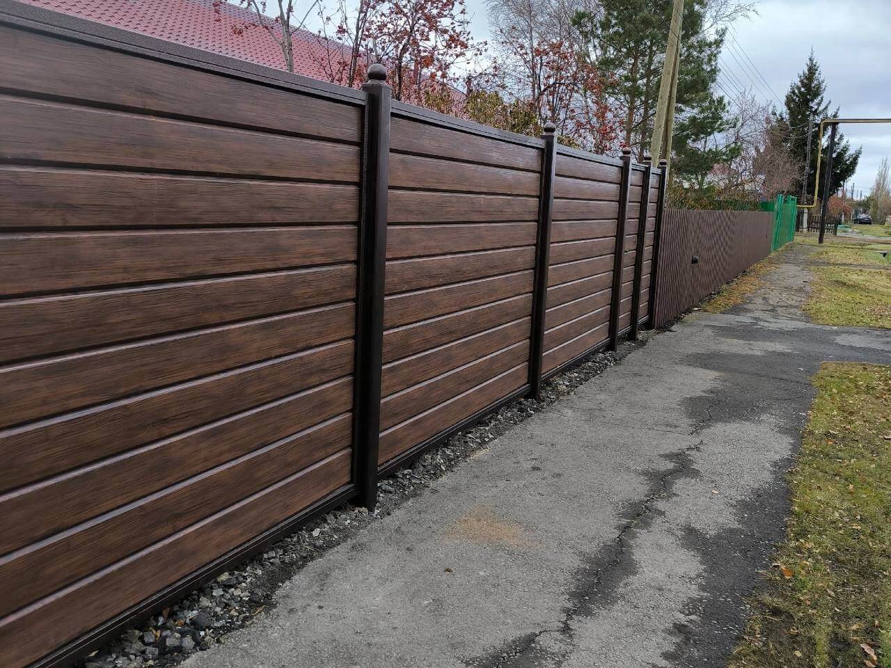 Забор из металлосайдинга Евро-Брус 46м Античное Дерево Принтек фото 1 в Екатеринбурге