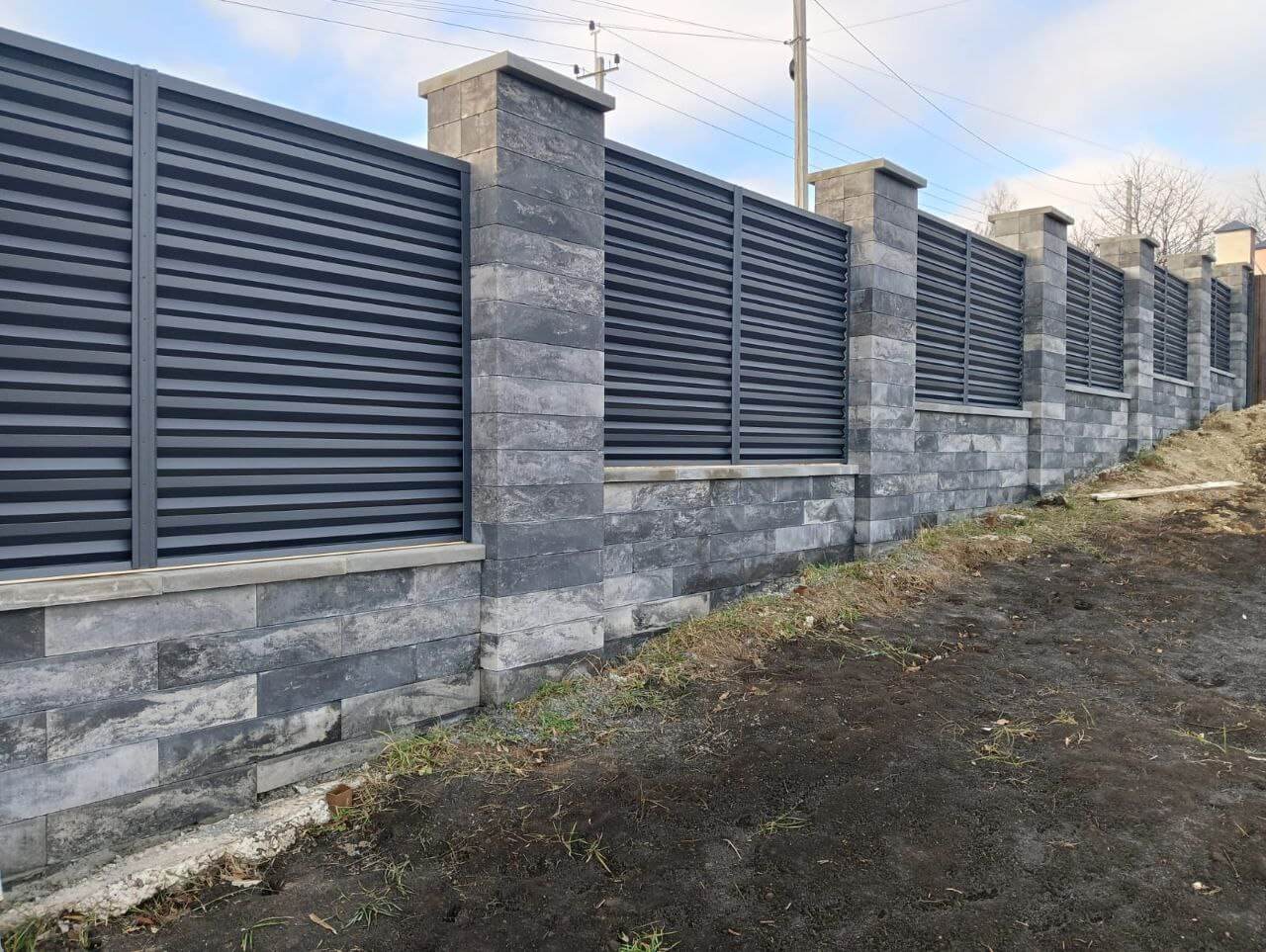 Забор-жалюзи из ламелей Елочка 72м RAL7024/7024 Серый Графит двусторонний МАТТЕ фото 4 в Екатеринбурге
