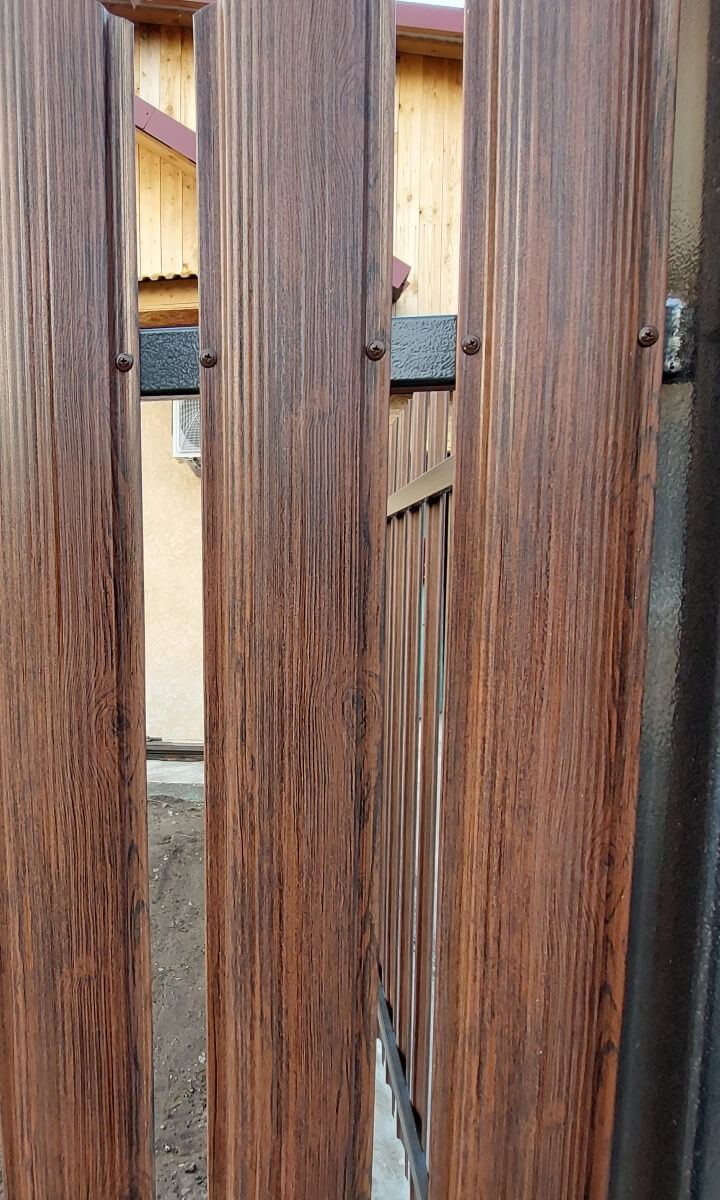 Забор из евроштакетника 13м Античный Дуб SteelArt двусторонний фото 1 в Екатеринбурге
