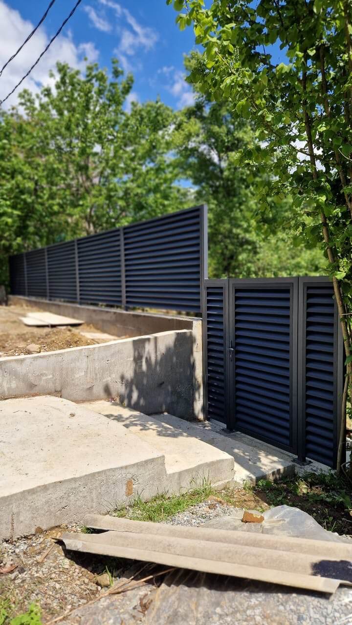 Забор-жалюзи из ламелей еврожалюзи 23м RAL7024/7024 Серый Графит двусторонний МАТТЕ фото 1 в Екатеринбурге