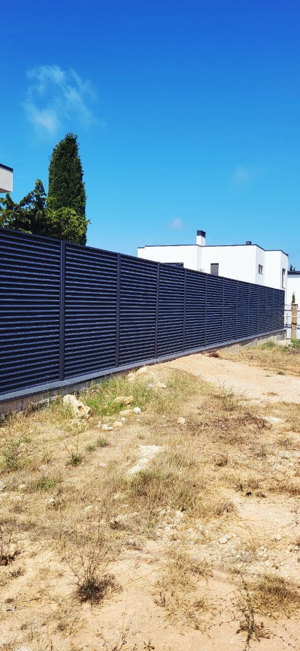 Забор-жалюзи 65м RAL7024/7024 Серый Графит МАТТЕ двусторонний фото 6 в Екатеринбурге