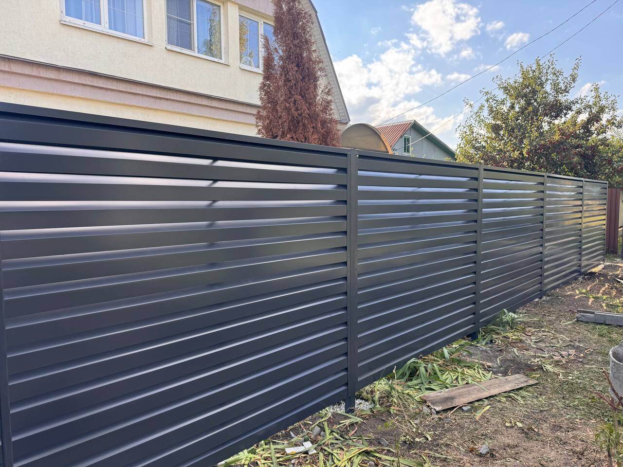 Забор-жалюзи из ламелей Хай-Тек 26м RAL7024/7024 Серый Графит двусторонний в Екатеринбурге
