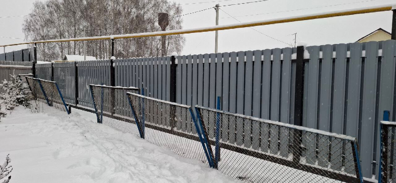 Забор из евроштакетника 27м RAL7024 Серый Графит МАТТЕ фото 5 в Екатеринбурге