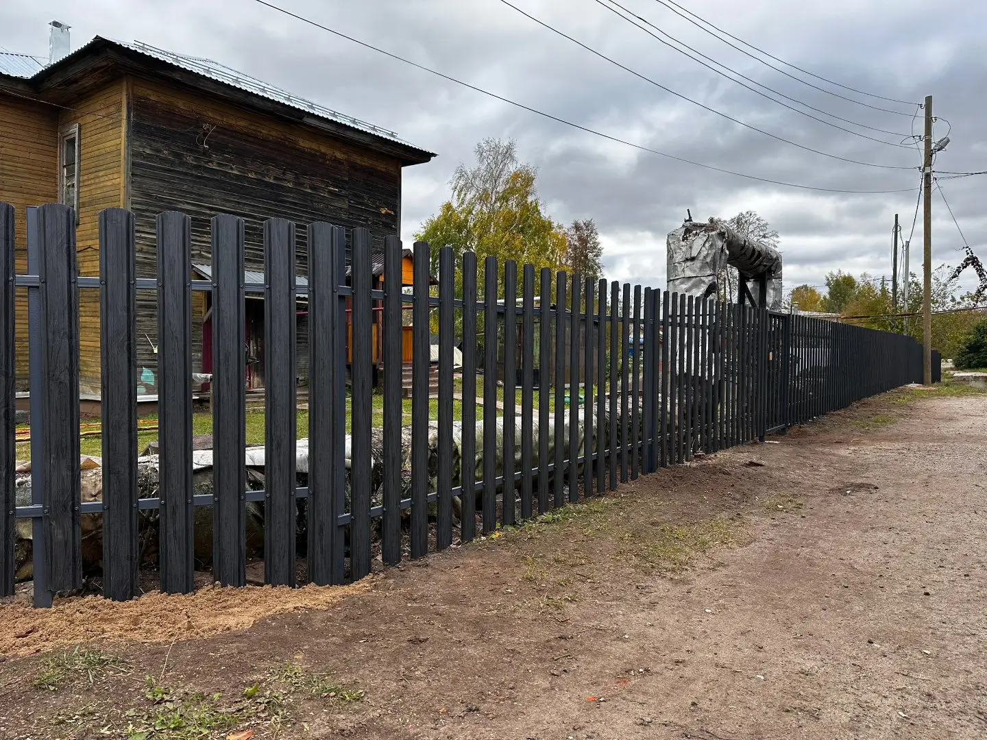 Забор из евроштакетника 63м Черное Дерево 3D Принтек фото 1 в Екатеринбурге