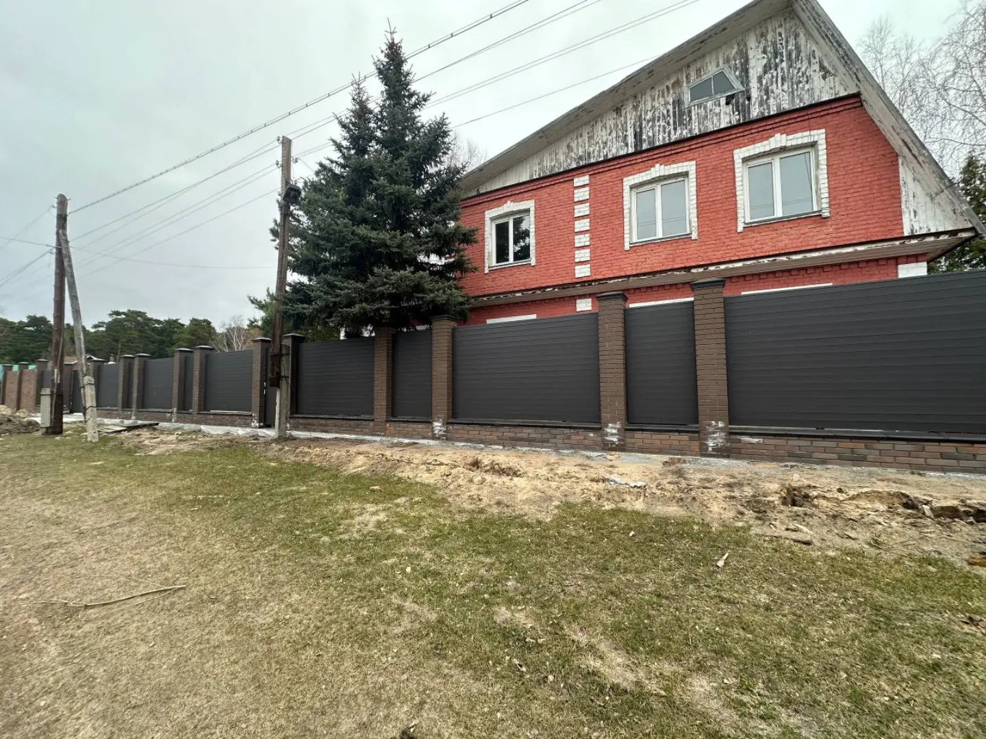 Забор-ранчо из металлического планкена 28м RAL8019 Темный Шоколад МАТТЕ фото 2 в Екатеринбурге