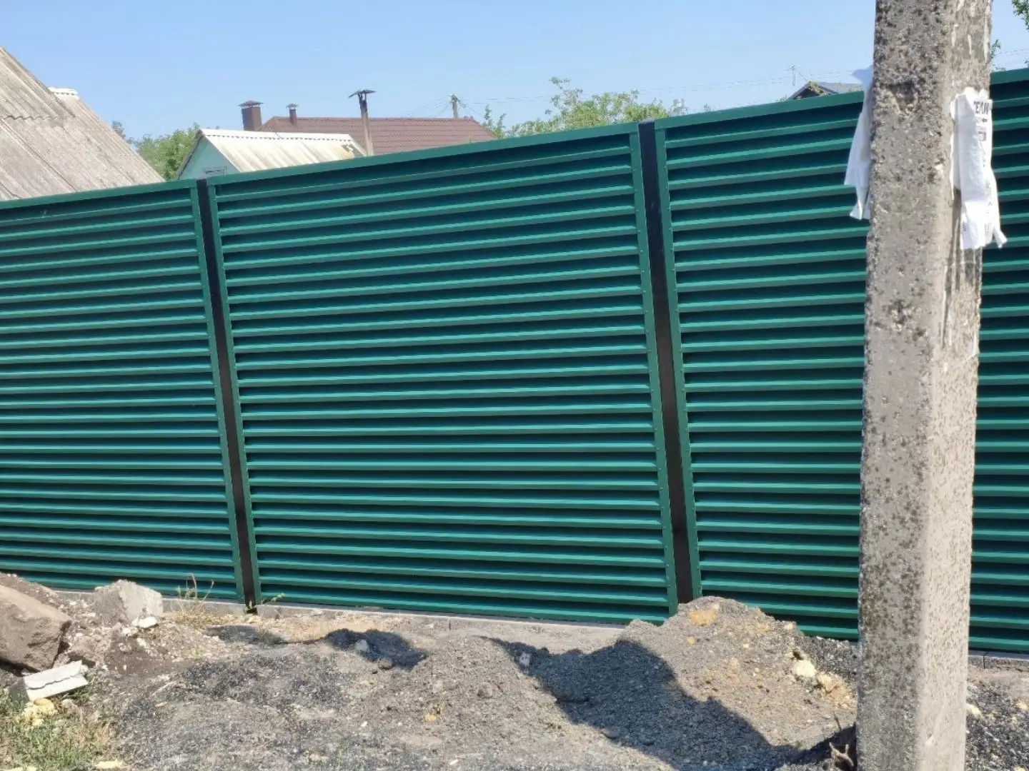 Забор-жалюзи из ламелей ЭКО-Z 24м RAL6005 Зеленый Мох фото 1 в Екатеринбурге