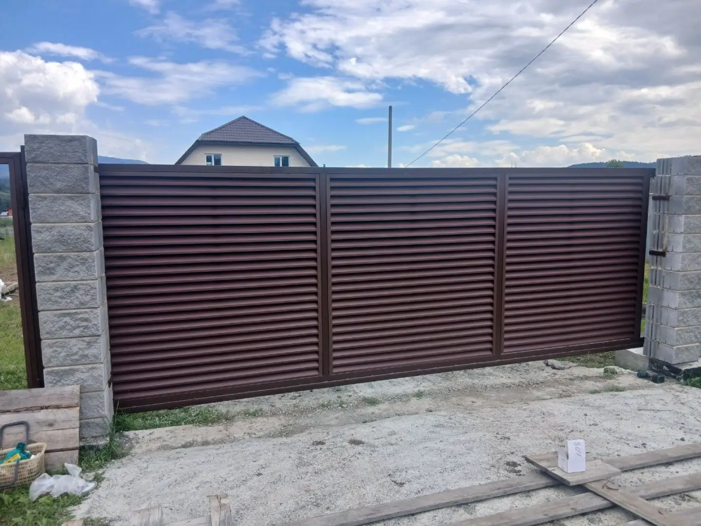 Забор-жалюзи из ламелей ЭКО-Z 16м RAL8017/8017 Шоколад двусторонний МАТТЕ фото 11 в Екатеринбурге
