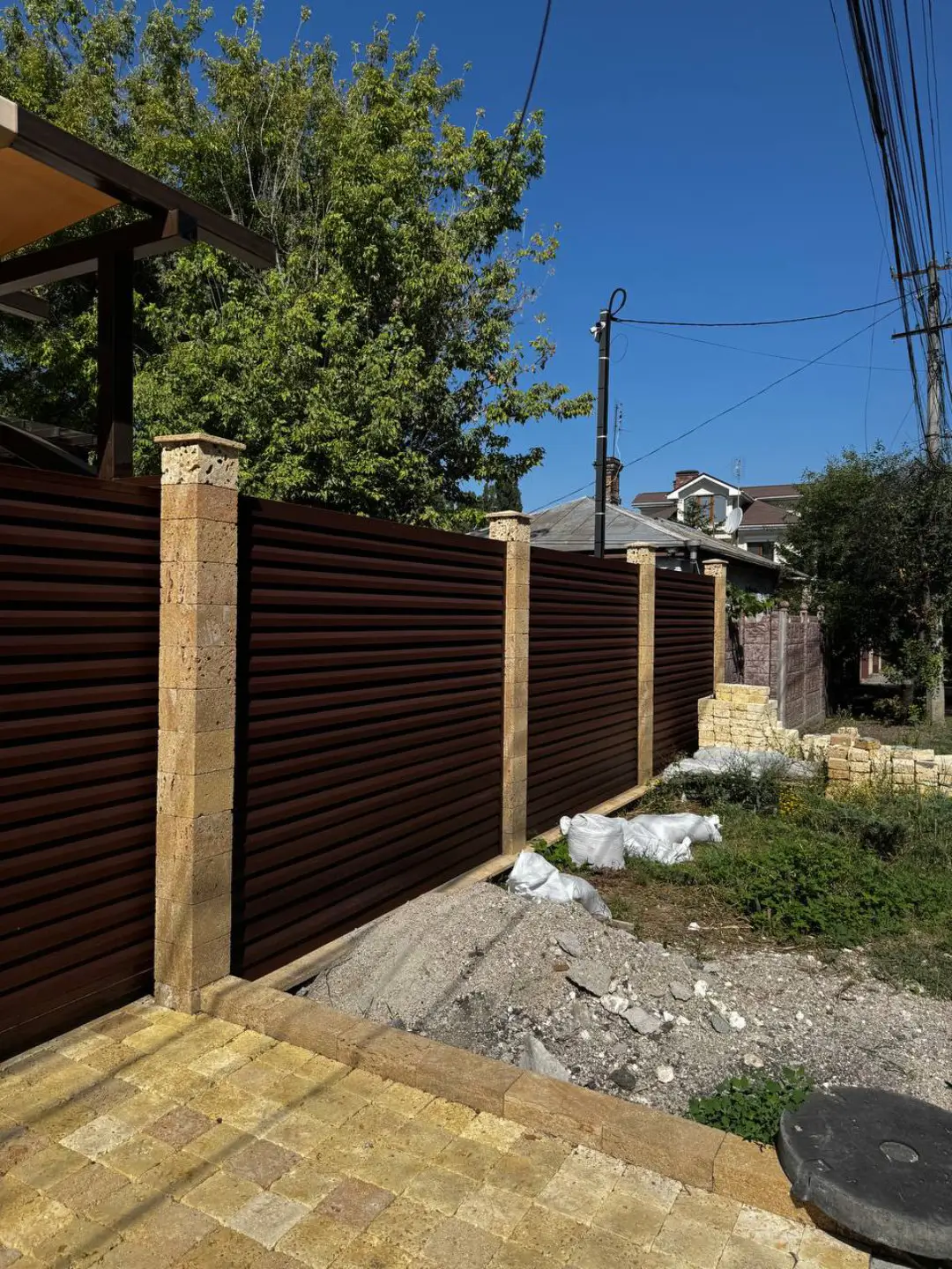 Забор-жалюзи из ламелей Реснички 12м RAL8017 Шоколад МАТТЕ фото 6 в Екатеринбурге